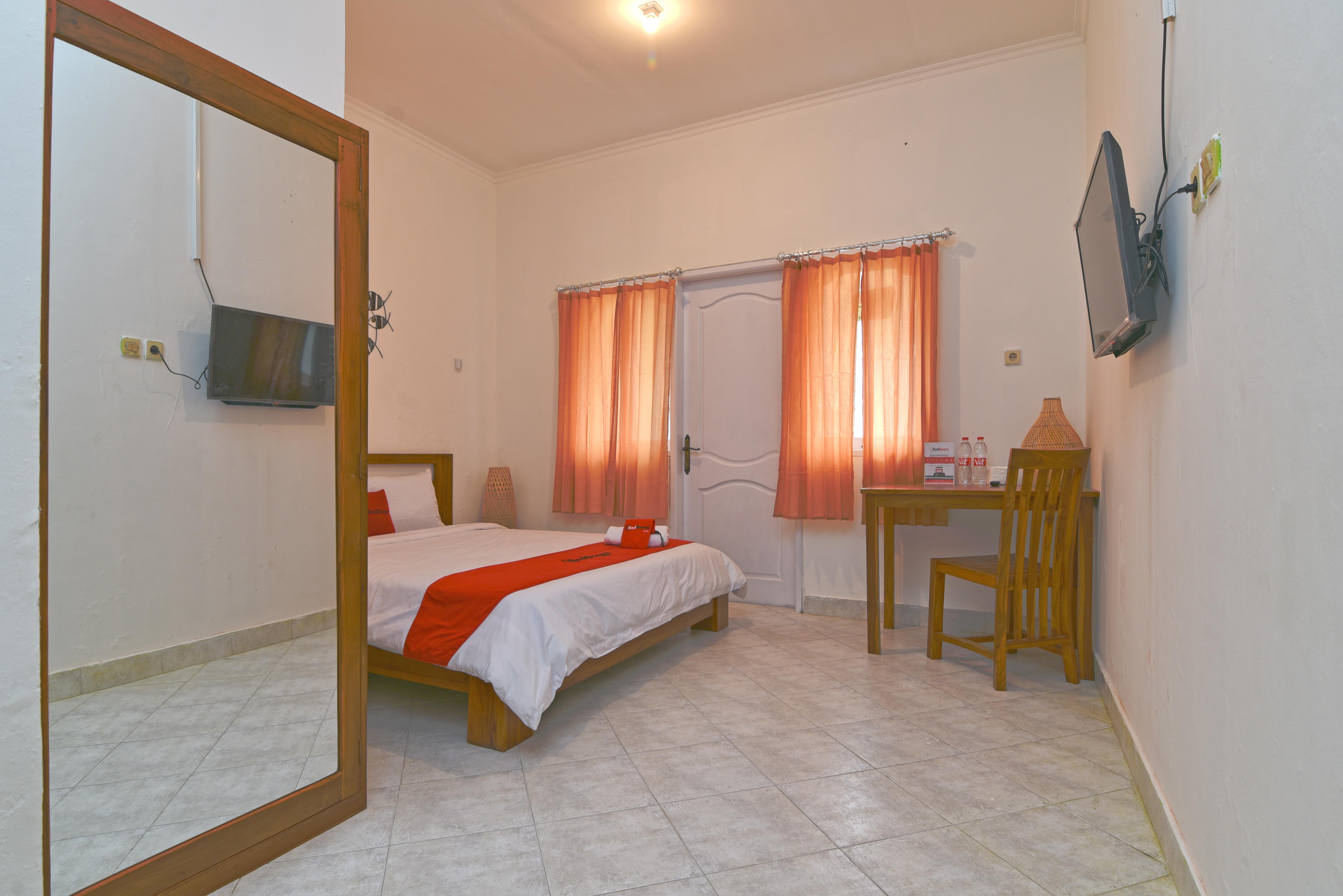 Reddoorz @ Jalan Gatot Subroto Denpasar Hotel Exterior foto